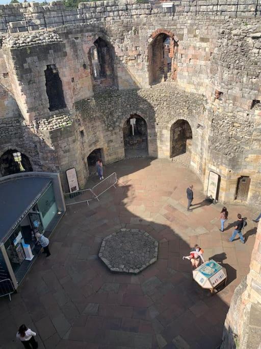 Betty'S Minster View - 6 Twins Or 3 Superkings -Central With Free Parking York Exterior foto